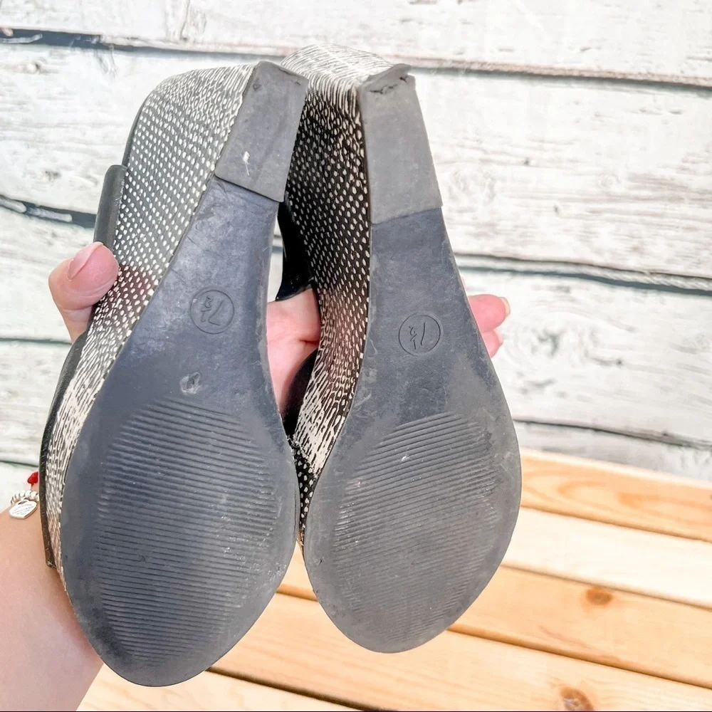 Mossimo black faux snakeskin wedges
